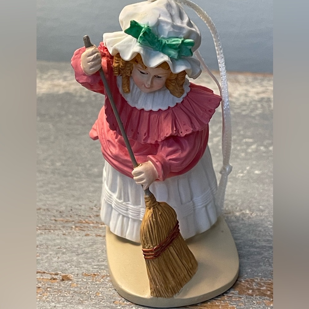 Vintage Figurine—Maud Humphrey Bogart “Cleaning House” 91084